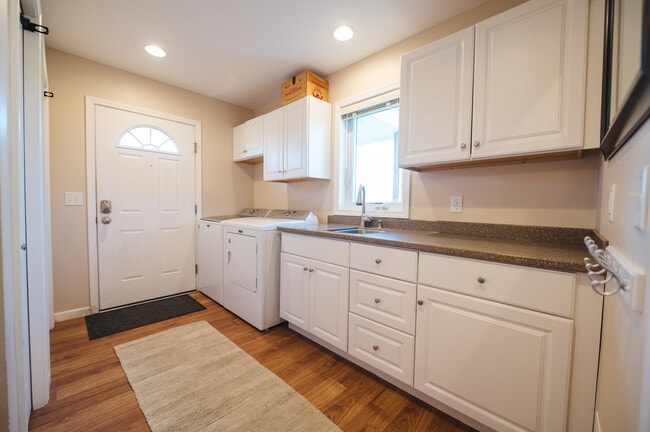 Building Photo - 8114 Sayler Rd