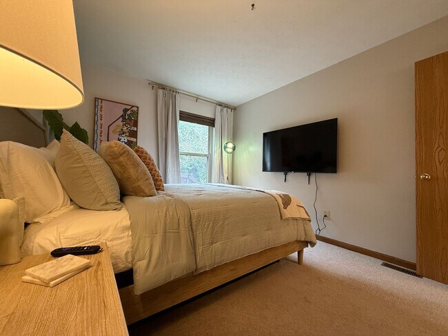 Building Photo - 9736 Flagstone Way