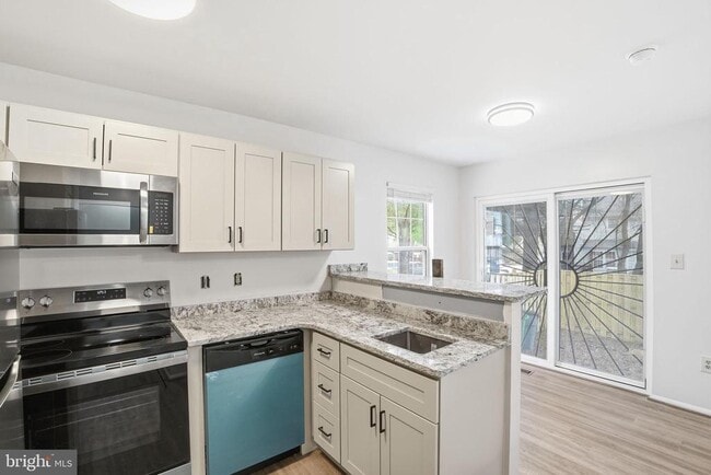 Building Photo - 10718 Kitchener Ct