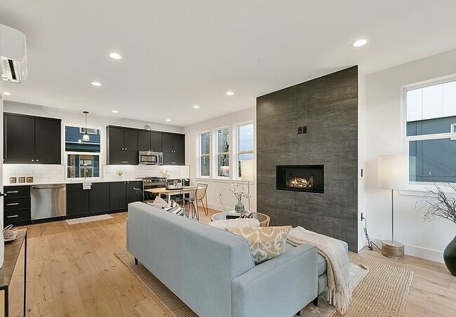 Building Photo - "Charming 3-Bedroom Gem in Seattle's Vibrant Heart - 1733 Sq. Ft. of Modern Comfort!"