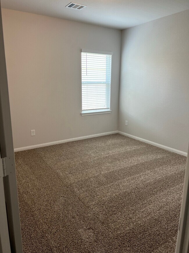 Building Photo - 3911 Faletti Dr