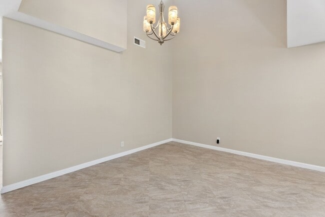 Building Photo - Beautiful Yorba Linda 3 Bedroom 2.5 Bathro...