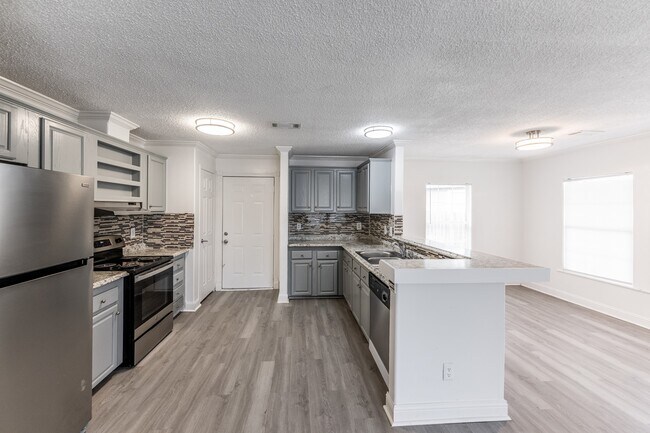 Building Photo - 108 Varsity Dr