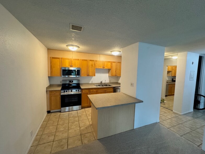 Kitchen - 2500 S York St