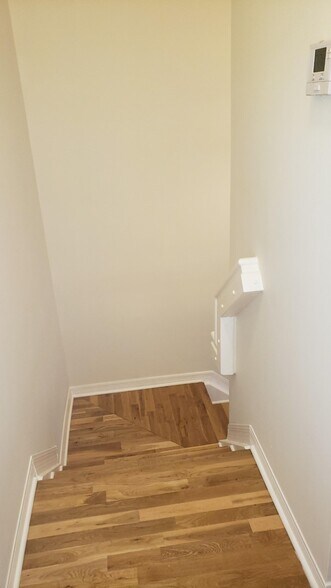 Building Photo - 4965 Leeward Ln