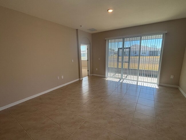Building Photo - Charming House with tons of Amenities (all...