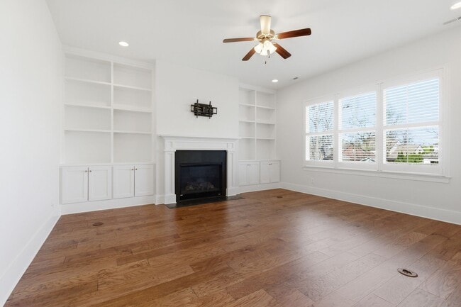 Building Photo - 1926A Castleman Dr