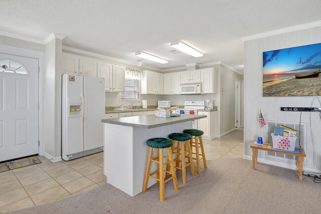 Building Photo - 4730 Almar Dr