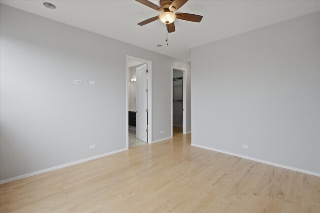 Building Photo - 1649 W Cortland St