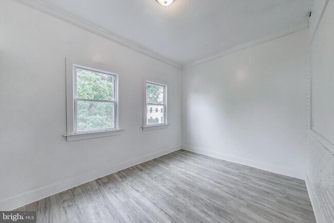 Building Photo - 3918 10th St NE