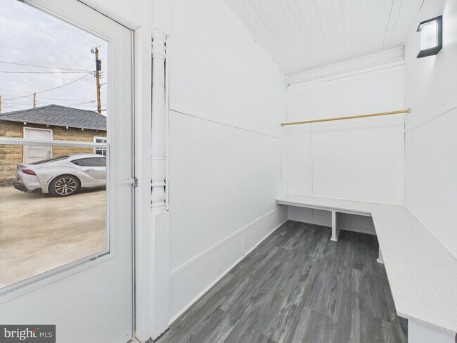 Building Photo - 820 E Oldtown Rd