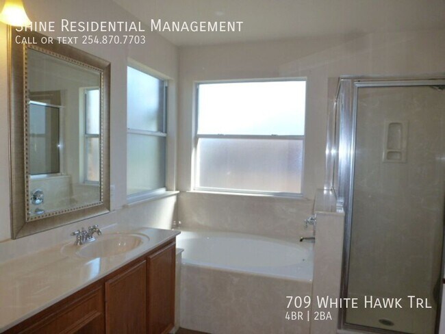 Building Photo - 709 White Hawk Trl