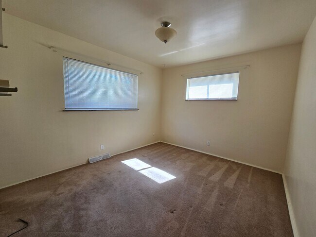 Building Photo - Hidden Gem - 4 Beds | 2.5 Baths | 2-Car Ga...