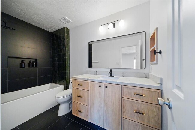 Building Photo - 6818 Amber Pine Ct