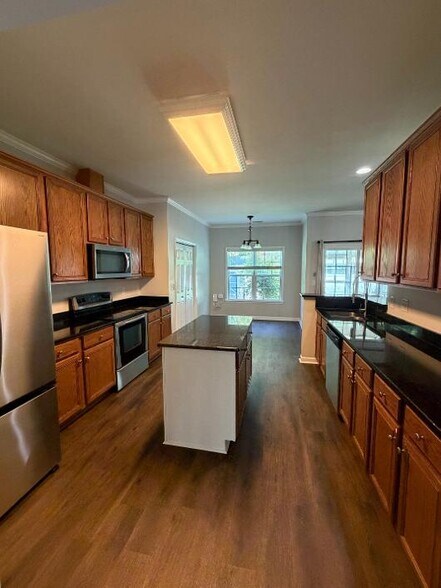 Kitchen - 101 Palisades Way