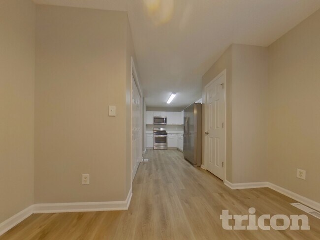 Building Photo - 210 Legend Dr