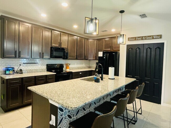 Building Photo - 15321 Mille Fiore Blvd