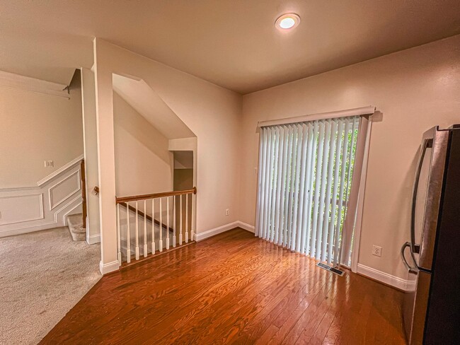 Building Photo - Huge 3 Bedroom 2.5 Bathroom Brick Townhome...