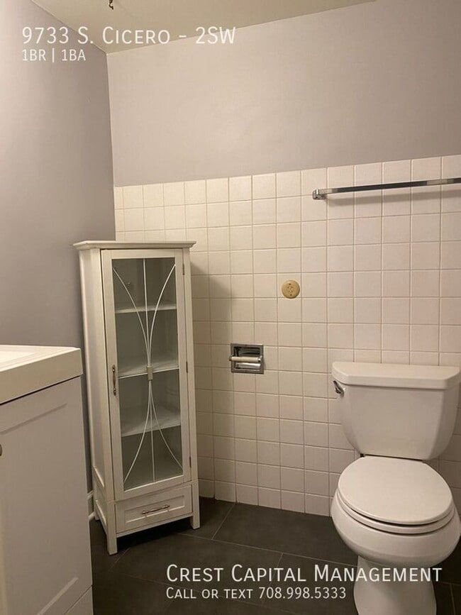 Building Photo - 9735 S Cicero Ave