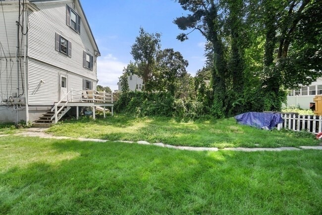 Building Photo - 318 Concord St