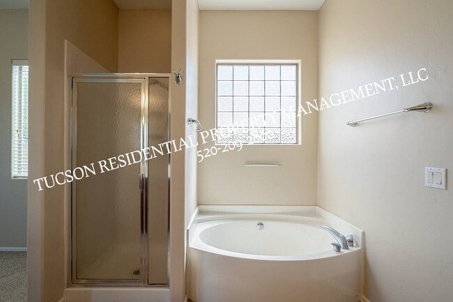Building Photo - 10737 S Miralago Dr