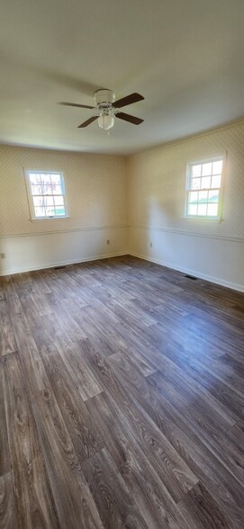 Building Photo - 2899 Sylvania Rd