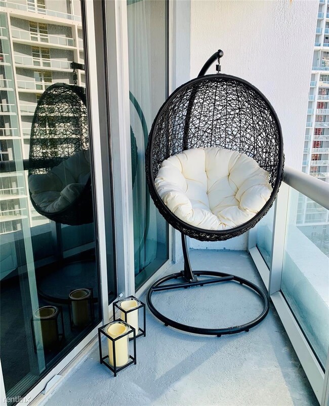 Building Photo - 1 br, 1 bath Condo - 495 Brickell Ave Apt ...