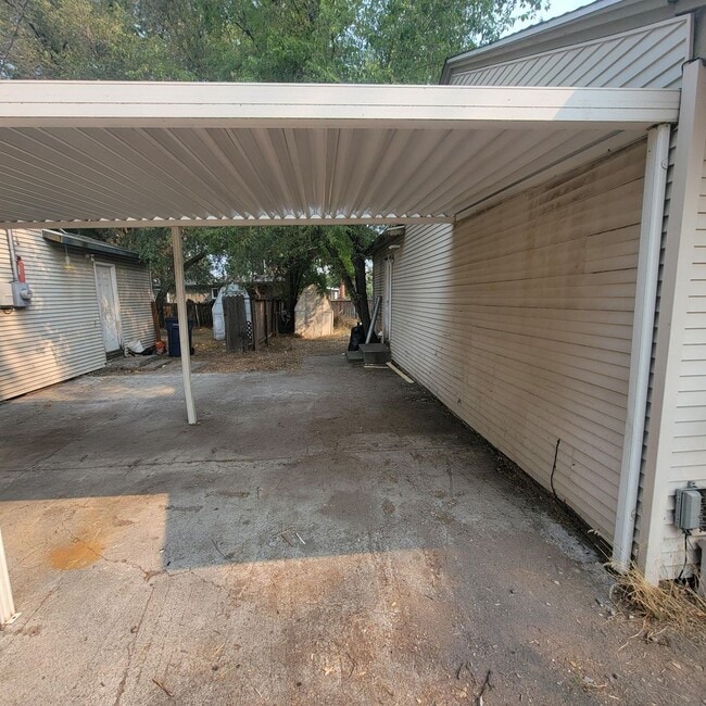 Building Photo - 2217/2219 E Weile