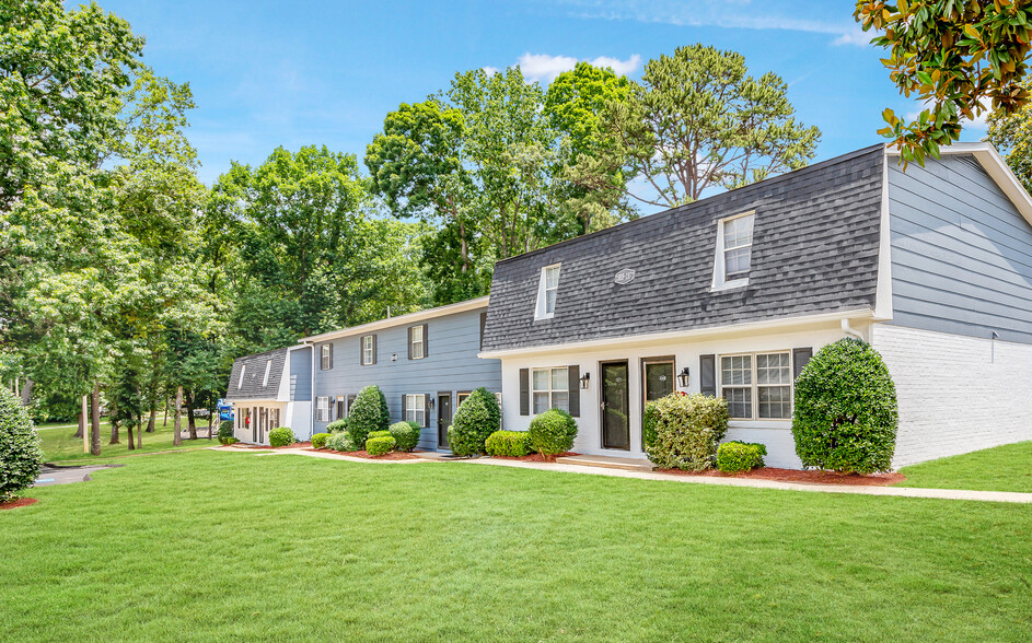 Building Photo - Dwell Townhomes