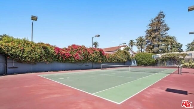 Building Photo - 426 Georgina Ave