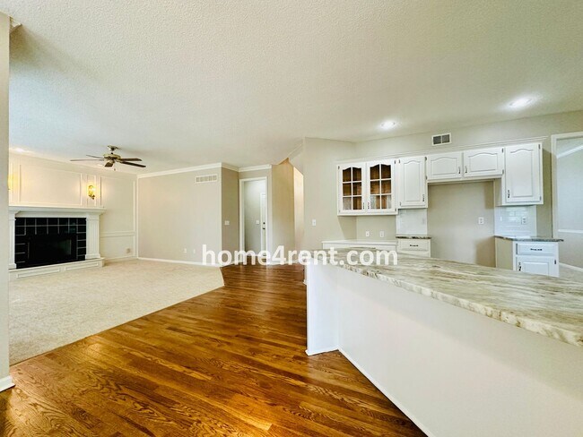 Building Photo - Beautifully Renovated Home in Olathe with a Finished Basement!