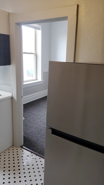 Building Photo - 432 N Milwaukee Ave