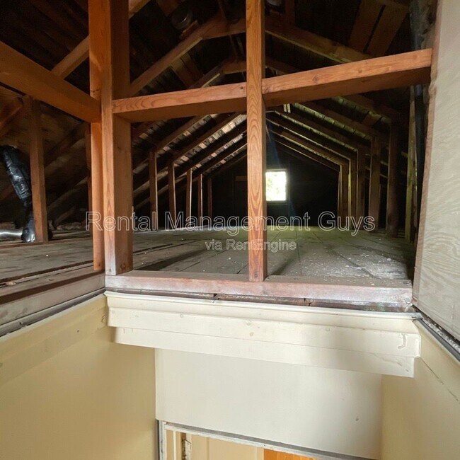 Building Photo - 1801 N Thomas Ave