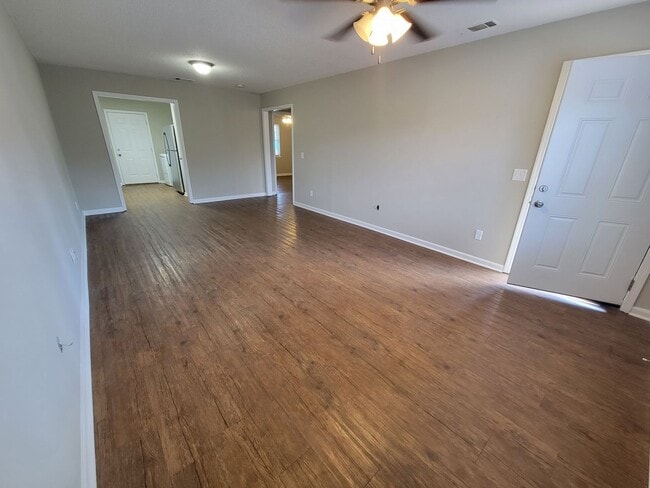 Building Photo - 014 University Ct