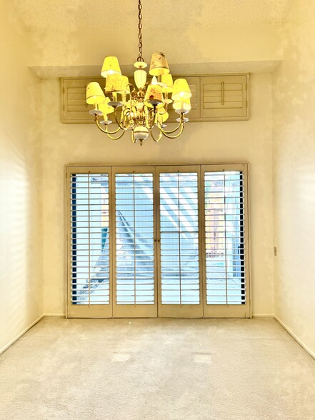 Building Photo - 40351 Sugarbush Ct