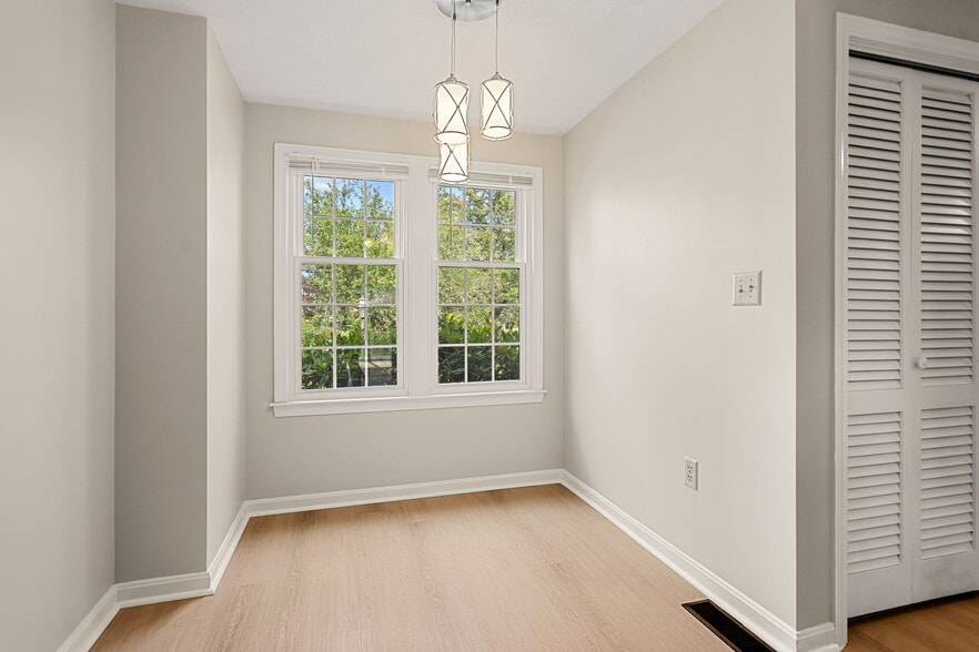 Building Photo - 290 Apache Way