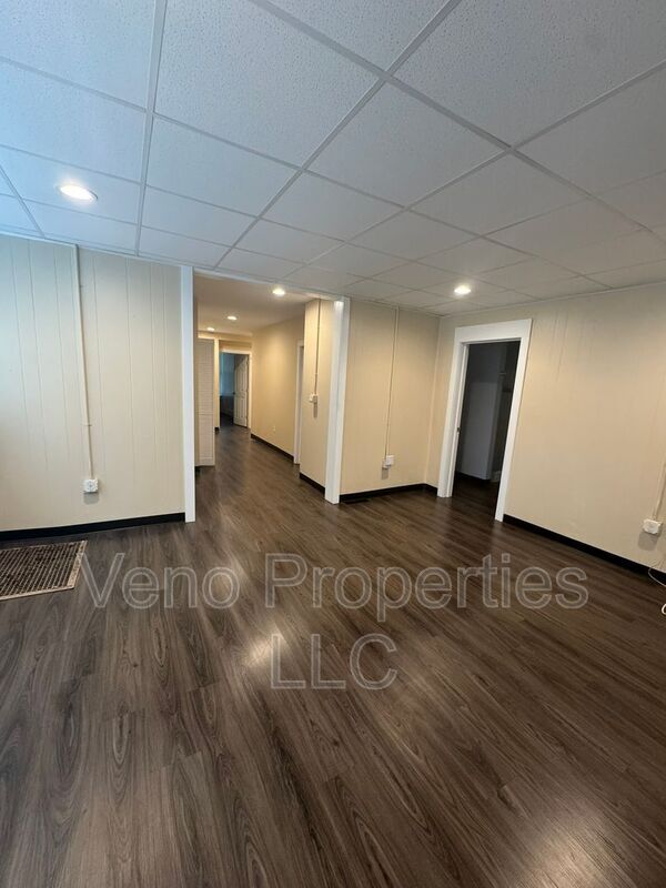 Building Photo - 221 Spring Ave