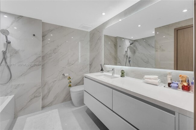 Building Photo - 20191 E Country Club Dr