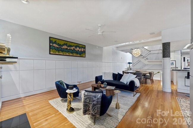 Building Photo - 1124 Dilworth Crescent Row