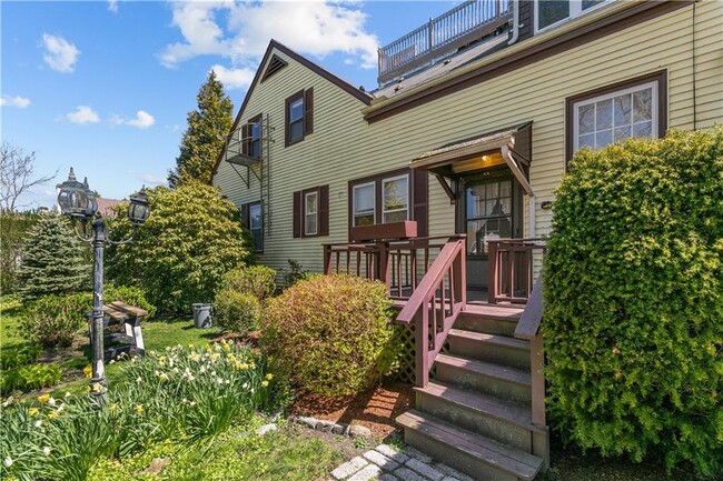 Building Photo - 167 Coggeshall Ave