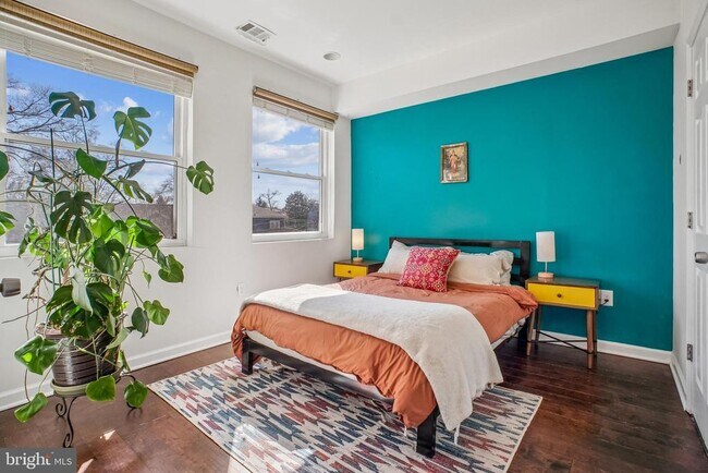 Building Photo - 1346 Nicholson St NW