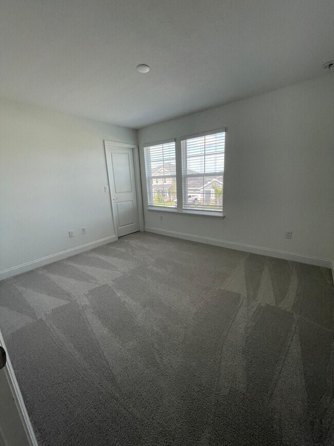 Building Photo - 182 Pine Candle Way