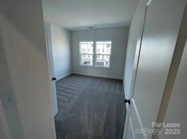 Building Photo - 9221 Walnut Hl Rd NW