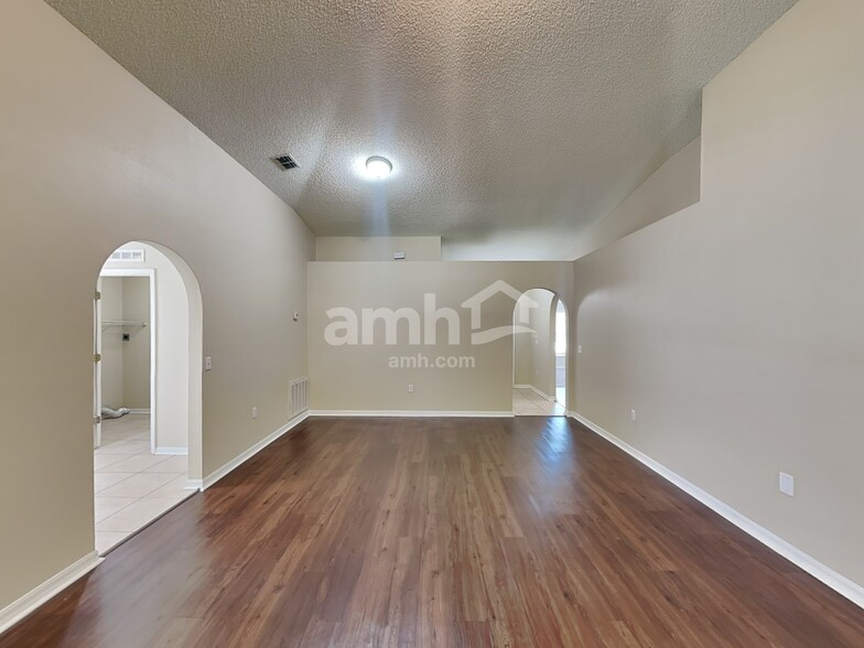 Building Photo - 3012 Valkyrie Rd
