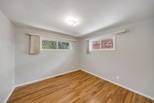 Building Photo - Charming 3-Bedroom Home Near CMU with Bonus Room