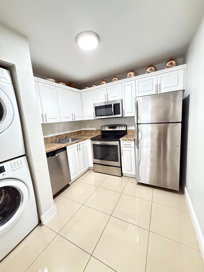 Building Photo - 11108 Royal Palm Blvd