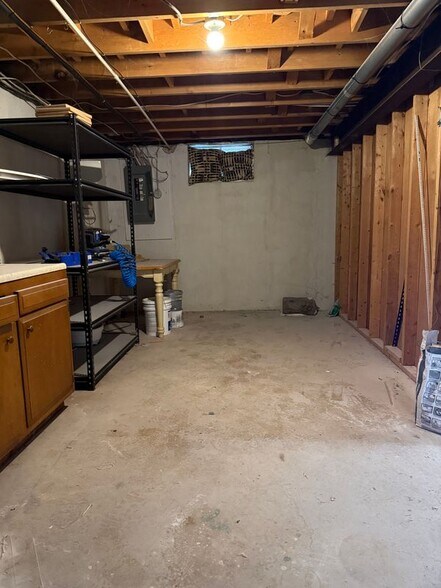 Building Photo - 5200 Hilltop Dr