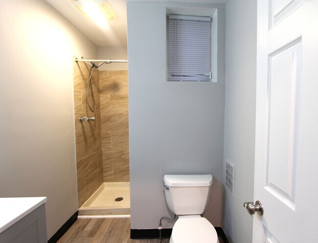 Building Photo - 5028 Wayne Ave