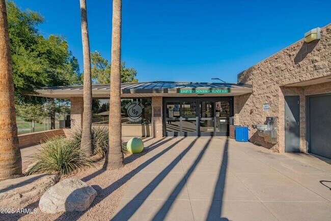Building Photo - GORGEOUS Updated 2 bedroom Condo in Old To...
