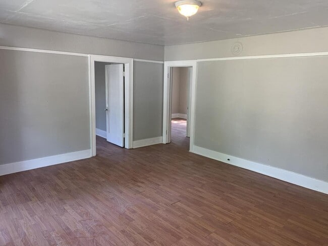 Building Photo - 201 S Lowry St